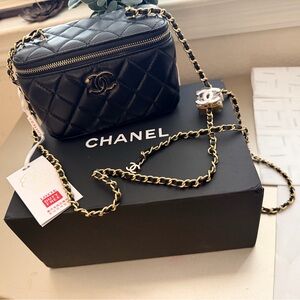 New with tag & box Black Quilted Crossbody with Gold Chain CC logo